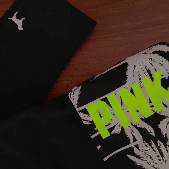 NWOT VS PINK palms set - Picture 3 of 5